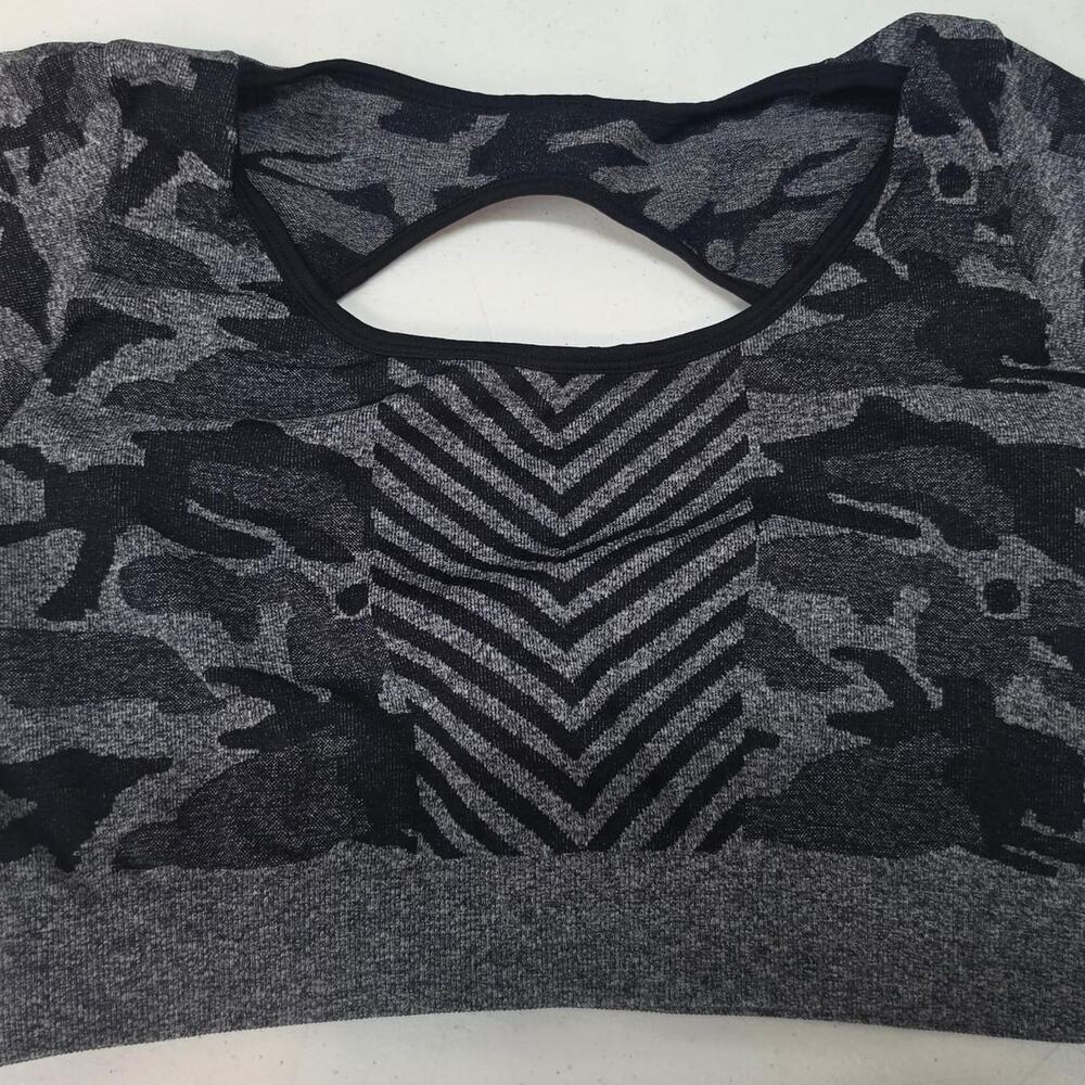 Gray black camo seamless crop